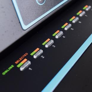 DNKVGVTA-002-0 - KVM GAVETA 17" VGA 8 PORTAS - DN-KVM-1008 - D-NET